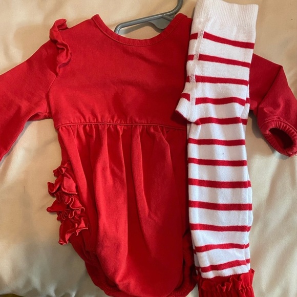 Rufflebutts Bubble Romper w/leggings - Picture 4 of 5